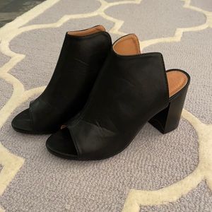 NWOT Yoki Britt Heeled Mule | 8